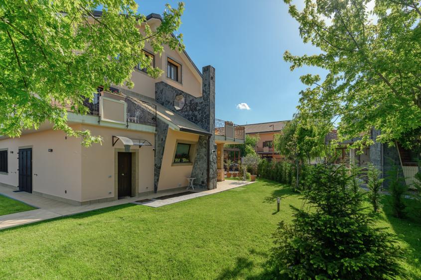 Duplex cu 7 camere cu Canalizare în Faleza Nord