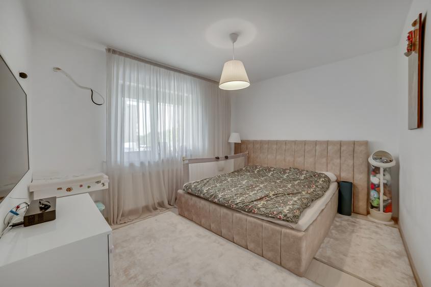 Apartament cu 4 camere decomandat, mobilat în Sisești