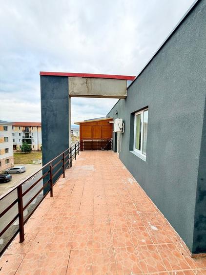 Apartament cu 2 camere semidecomandat, mobilat în Giroc