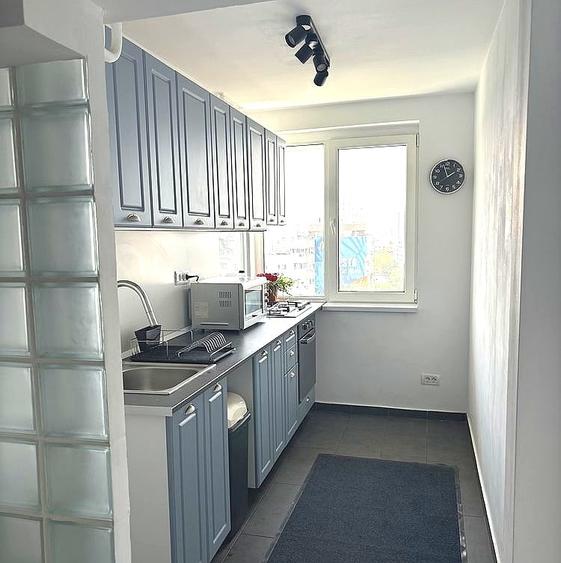 Apartament cu 3 camere semidecomandat, mobilat în Dorobanți