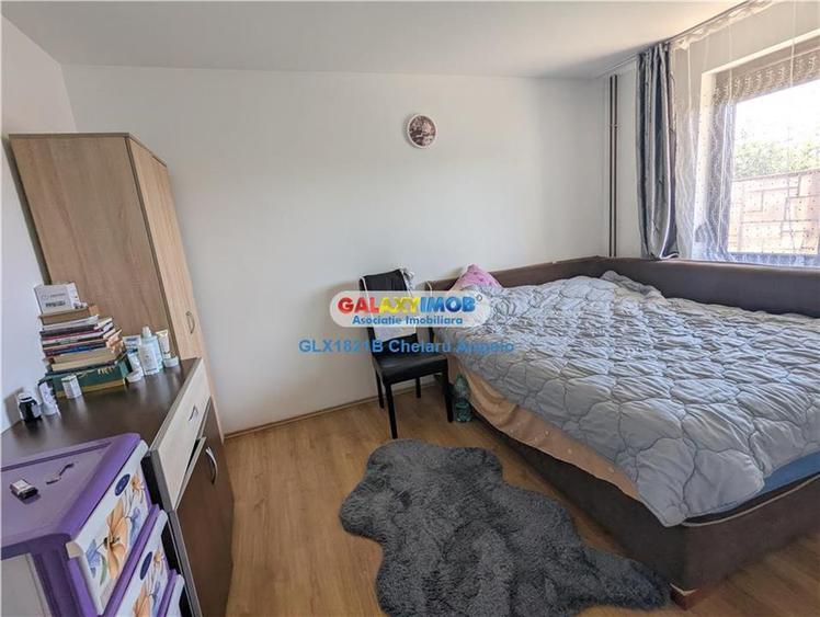 Casă cu 5 camere cu Garaj în Copăceni