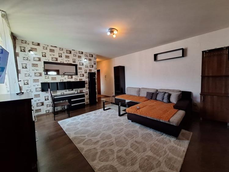 Apartament cu 3 camere semidecomandat, mobilat în Florești — fotografia 1