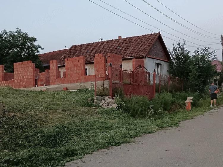 Casă cu Teren 5800 Mp în Păgaia