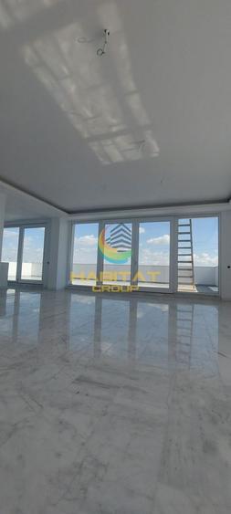 Penthouse cu 4 camere decomandat în Metalurgiei