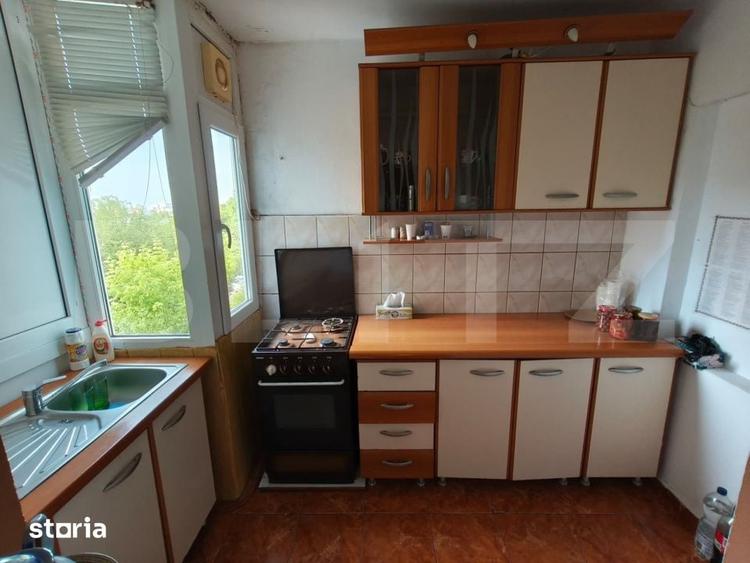 Apartament cu 3 camere decomandat în Craiovița Nouă