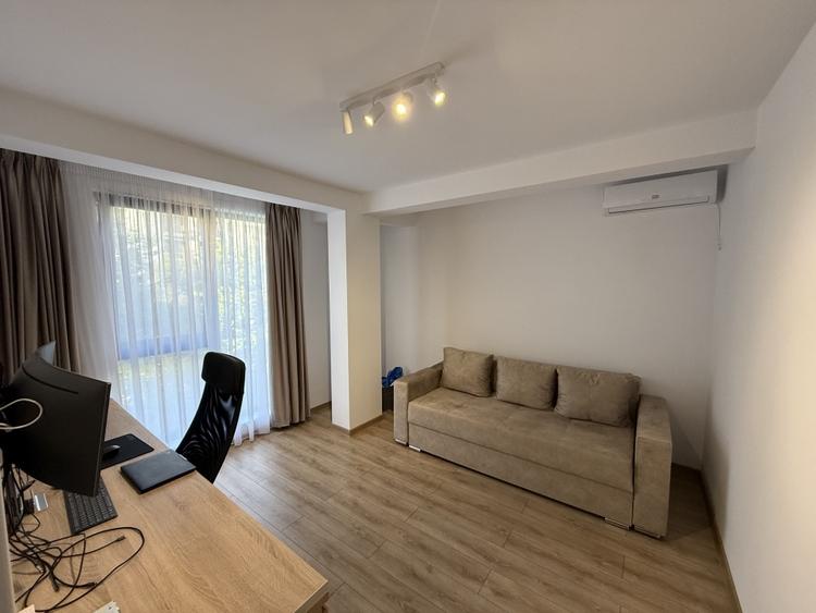 Casă cu 4 camere cu Teren 156 Mp în 1 Decembrie
