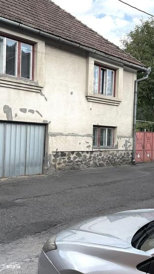 Casă cu 4 camere cu Teren 200 Mp în Central