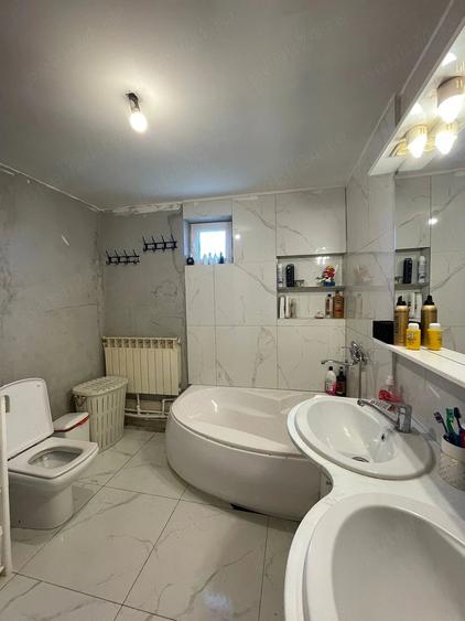 Casă cu Teren 8600 Mp în Giubega