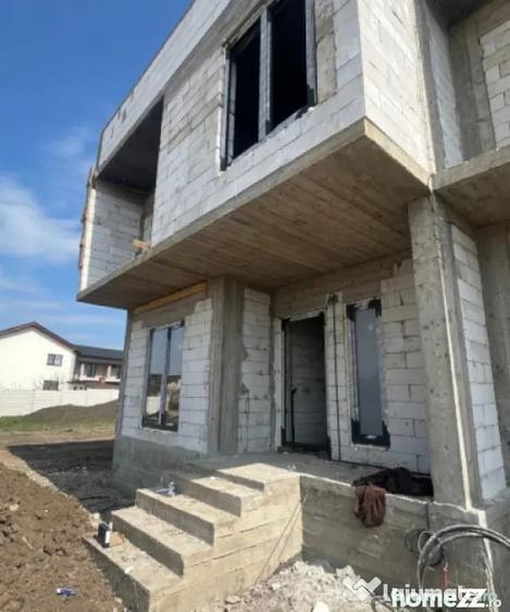 Casă cu 5 camere cu Teren 242 Mp în Central