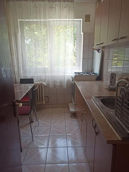 Apartament cu 3 camere semidecomandat în Lujerului