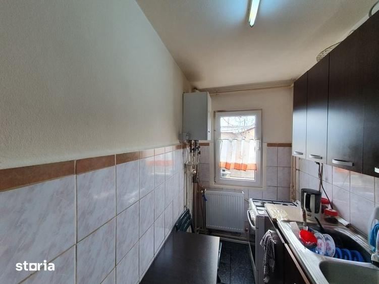 Apartament cu 4 camere semidecomandat în Ferentari