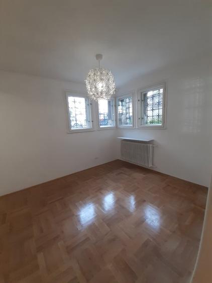 Apartament cu 4 camere decomandat în Tei