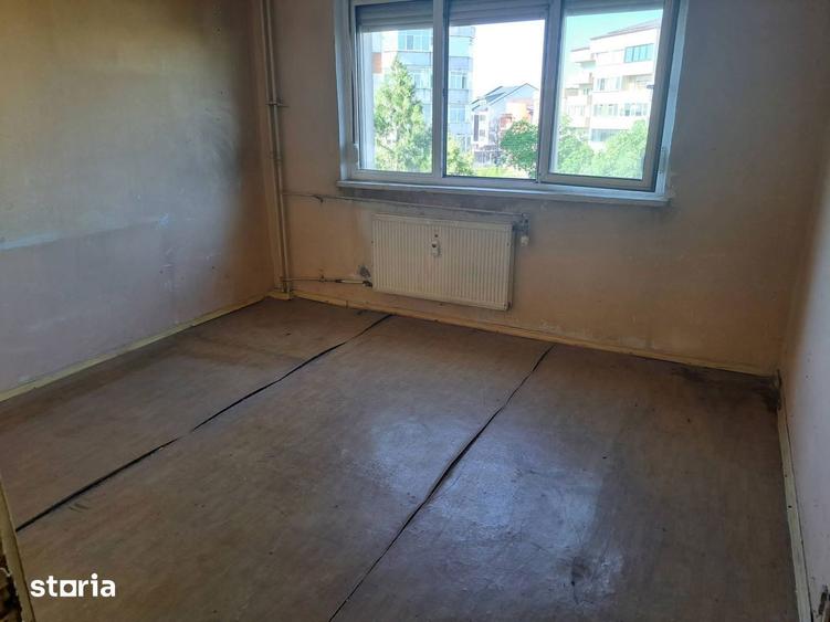 Apartament cu 3 camere decomandat în Lăpuș Argeș