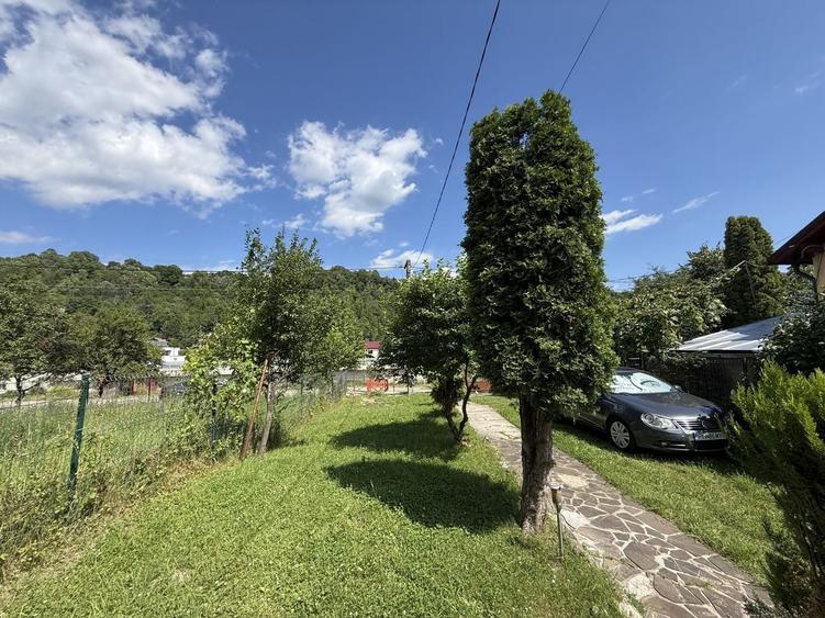 Casă individuală cu 6 camere cu Canalizare în Ghioșești