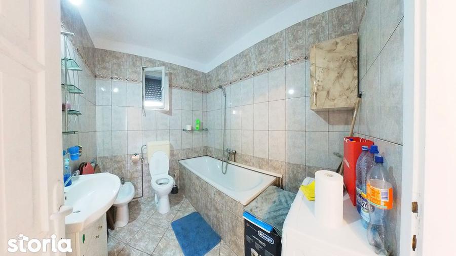 Casă cu 6 camere cu Garaj în Tractorul