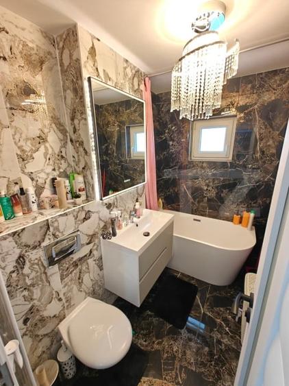 Apartament cu 3 camere decomandat, mobilat în Mioveni