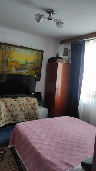 Apartament cu 3 camere semidecomandat în Dărmănești