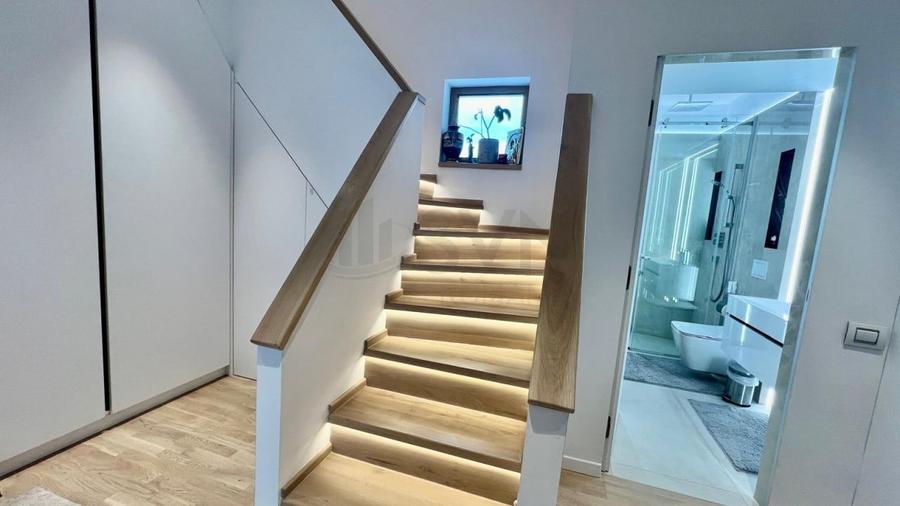 Penthouse cu 4 camere decomandat, mobilat în Dacia