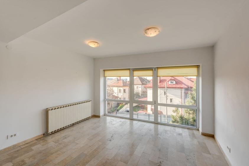 Apartament cu 3 camere decomandat, mobilat în Drumul Sării