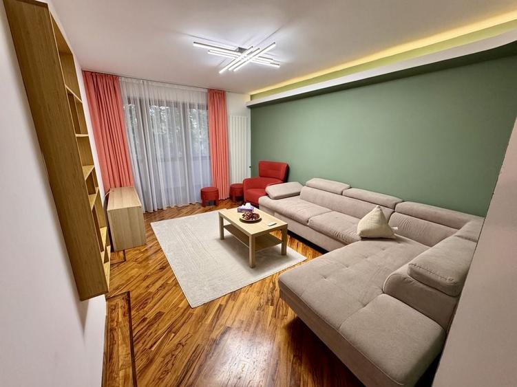 Apartament cu 4 camere decomandat în Aleea Trandafirilor