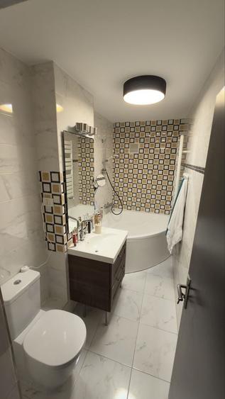 Apartament cu 4 camere decomandat în Central
