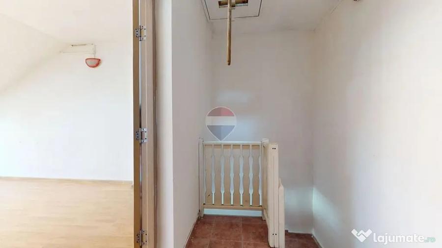 Apartament cu 3 camere semidecomandat în Florilor