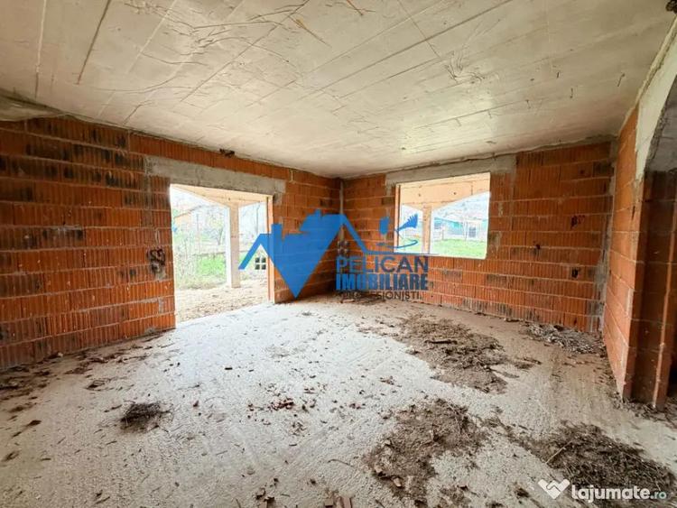 Casă cu 4 camere cu Teren 1376 Mp în Mahmudia