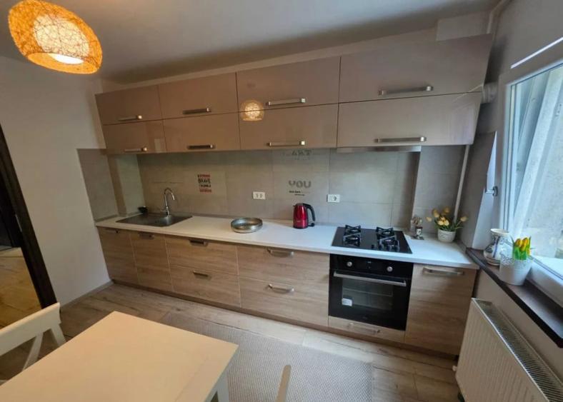 Apartament cu 4 camere decomandat în Tomis Nord — fotografia 1