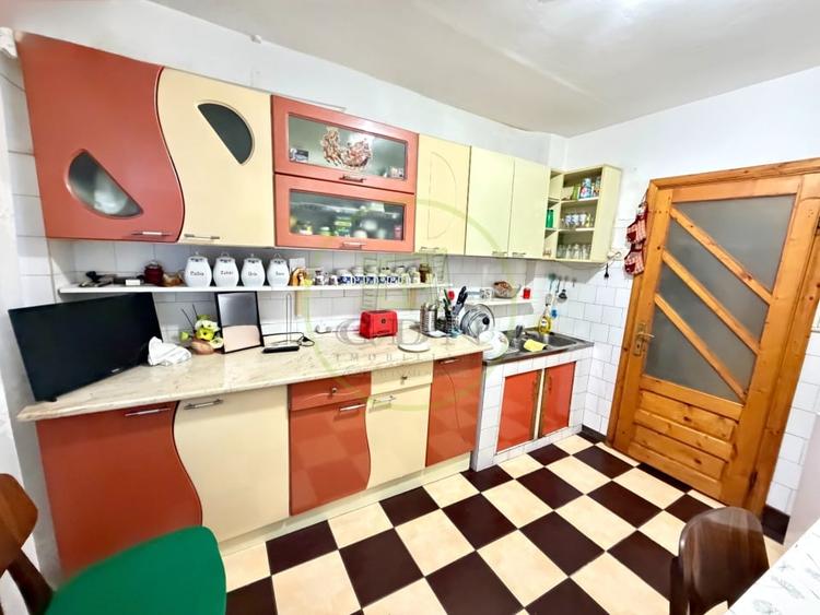 Apartament cu 4 camere decomandat, mobilat în Craiovița Nouă