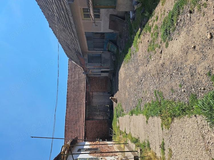 Casă cu Teren 2400 Mp în Târgoviște