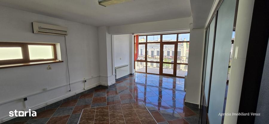 Spațiu comercial, de 80 mp, în Central