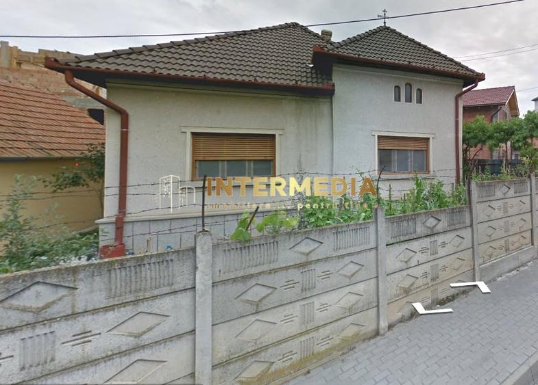Casă individuală cu 3 camere cu Canalizare în Central
