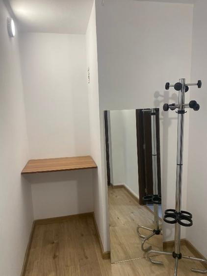 Apartament cu 3 camere semidecomandat, mobilat în Ștefan cel Mare