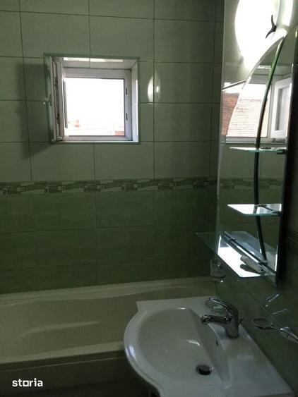 Apartament cu 3 camere decomandat în Sud