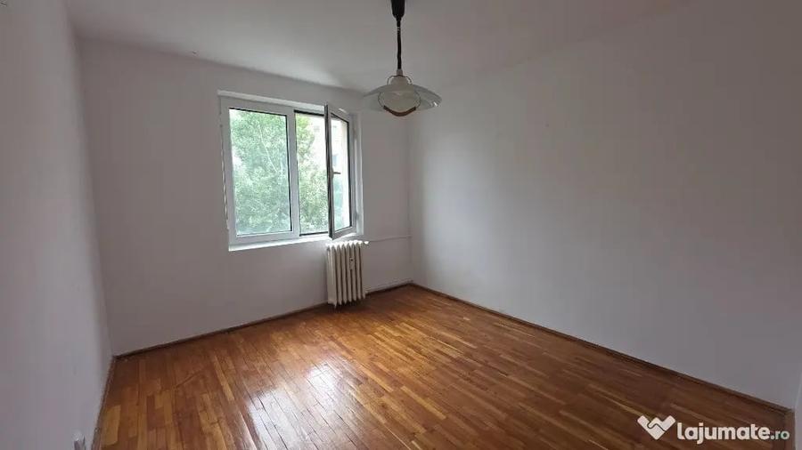 Apartament cu 2 camere decomandat în Titan