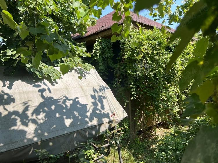 Casă cu 4 camere cu Teren 1748 Mp în Cosmești