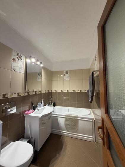 Apartament cu 3 camere decomandat în Bartolomeu