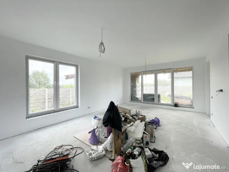 Casă cu 5 camere cu Teren 615 Mp în Moșnița Veche