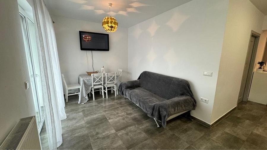Apartament cu 3 camere decomandat în Exterior Vest