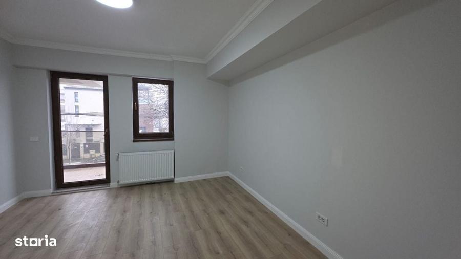 Apartament cu 3 camere semidecomandat în Dămăroaia