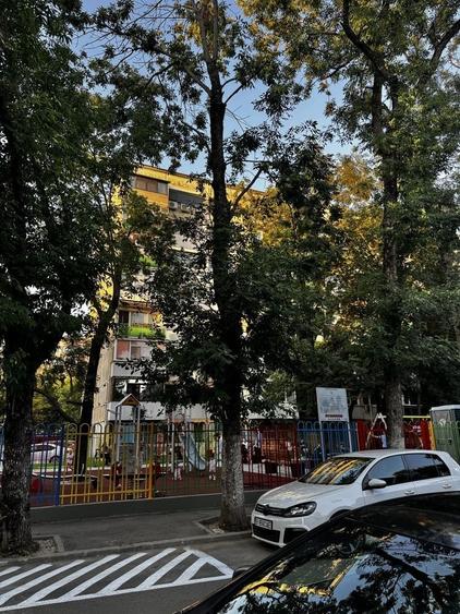 Apartament cu 2 camere decomandat, mobilat în Eroii Revoluției