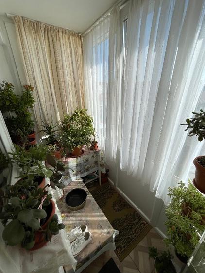 Apartament cu 3 camere, mobilat în Girocului