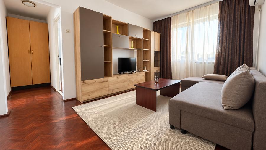 Apartament cu 3 camere semidecomandat în Olimpia-Stadion