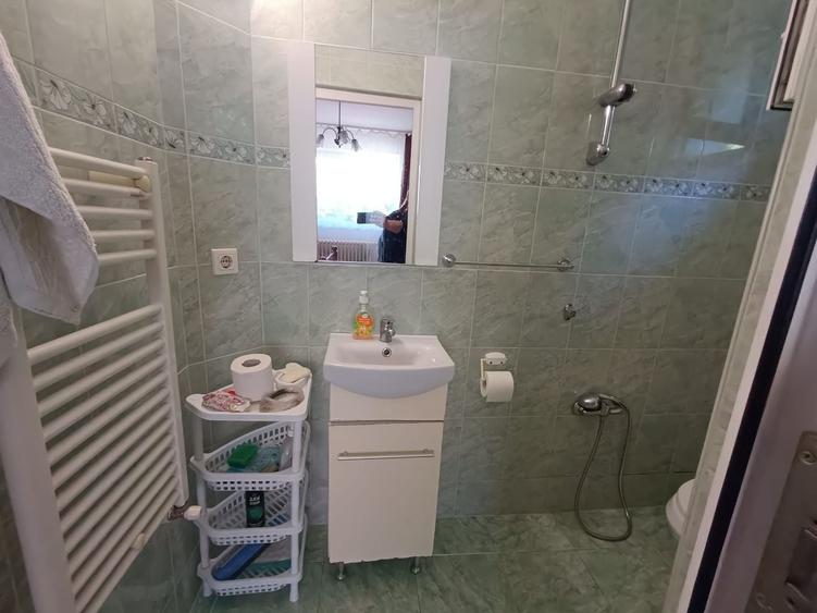 Casă individuală cu 6 camere cu Canalizare în Dâmbul Rotund