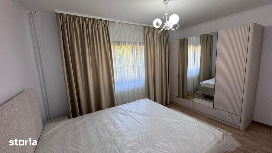 Apartament cu 4 camere semidecomandat în Central