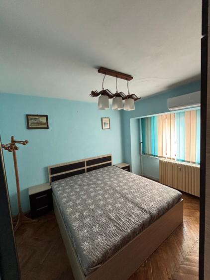 Apartament cu 3 camere decomandat, mobilat în Decebal