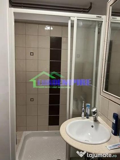 Apartament cu 4 camere decomandat în Central