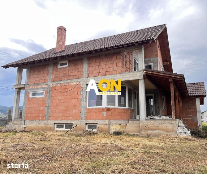 Casă cu 5 camere cu Teren 592 Mp în Micești