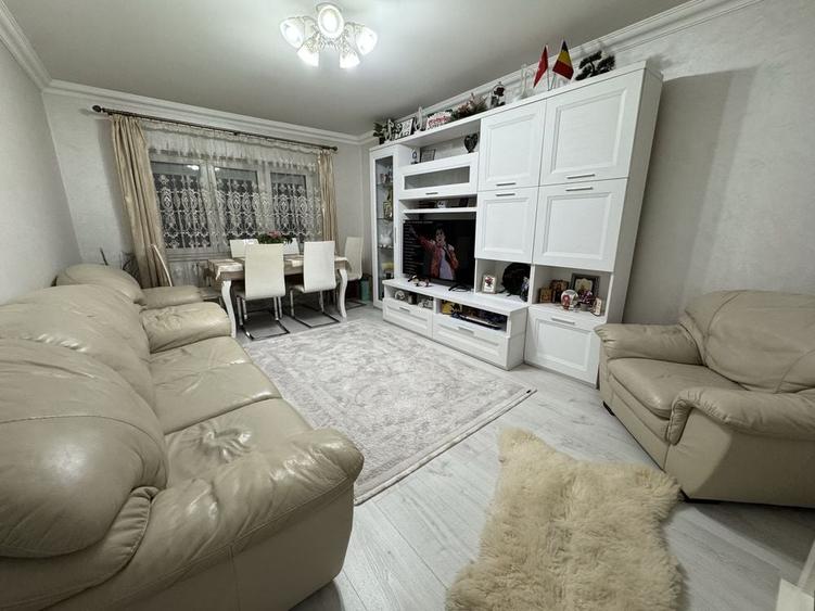 Apartament cu 3 camere decomandat în Central