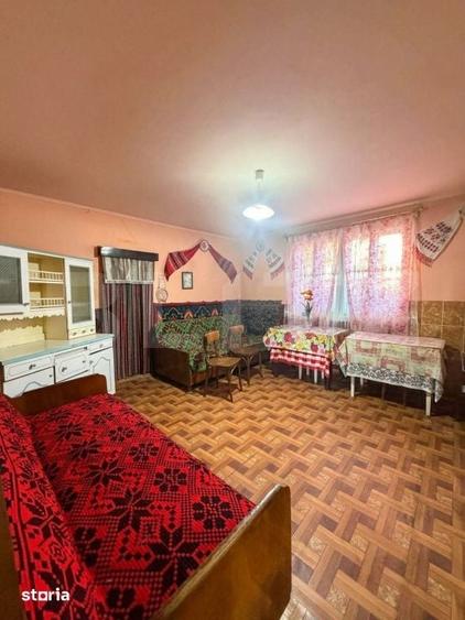 Casă cu 5 camere cu Teren 1900 Mp în Ceanu Mare